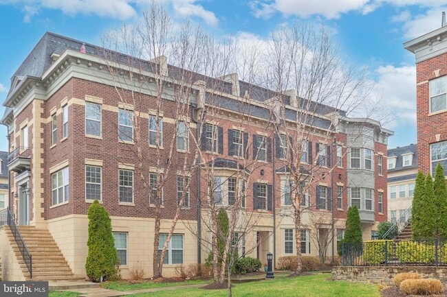 property at 704 Quayside Ct