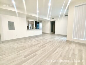 4849 Oakwood Ave in Los Angeles, CA - Building Photo - Building Photo