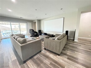 8480 Warbonnet Way in Las Vegas, NV - Building Photo - Building Photo