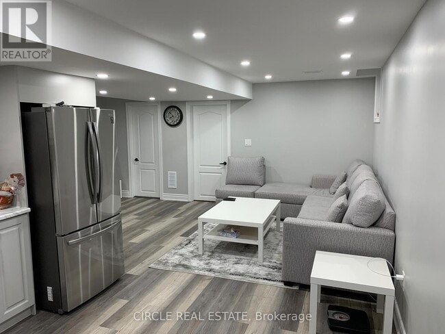 11 Mendoza Dr in Brampton, ON - Building Photo - Building Photo