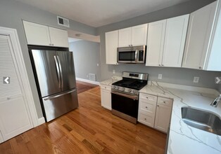 33 Hancock St, Unit 2 in Somerville, MA - Foto de edificio - Building Photo