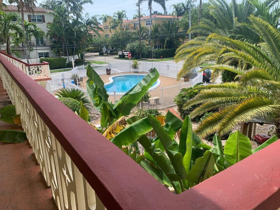 901 NE 16th Ave in Fort Lauderdale, FL - Foto de edificio