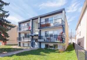 Brook Manor in Edmonton, AB - Building Photo