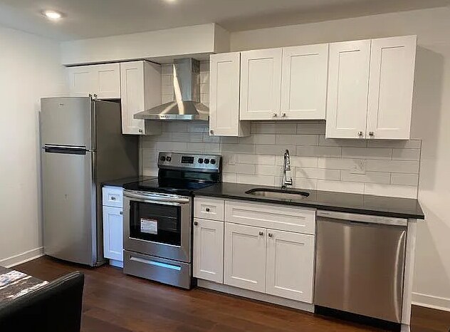 112 S 43rd St, Unit 1 in Philadelphia, PA - Foto de edificio - Building Photo