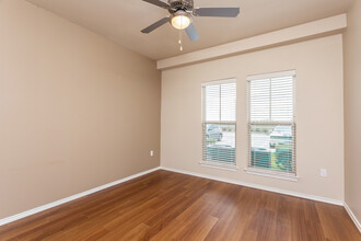 Santa Anna Apartments in Weslaco, TX - Foto de edificio - Interior Photo