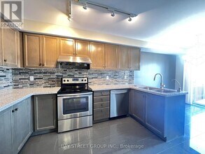 63 Royal Chapin Crescent in Richmond Hill, ON - Building Photo - Building Photo