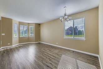 323 Norwell Ln in Round Lake, IL - Building Photo - Building Photo