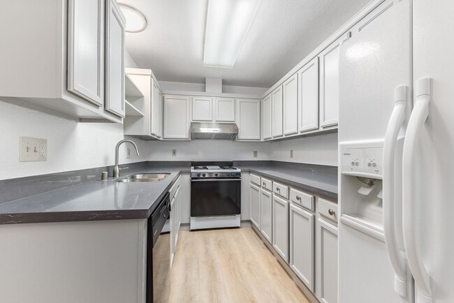 1211 Lincoln Ave in Alameda, CA - Building Photo - Building Photo