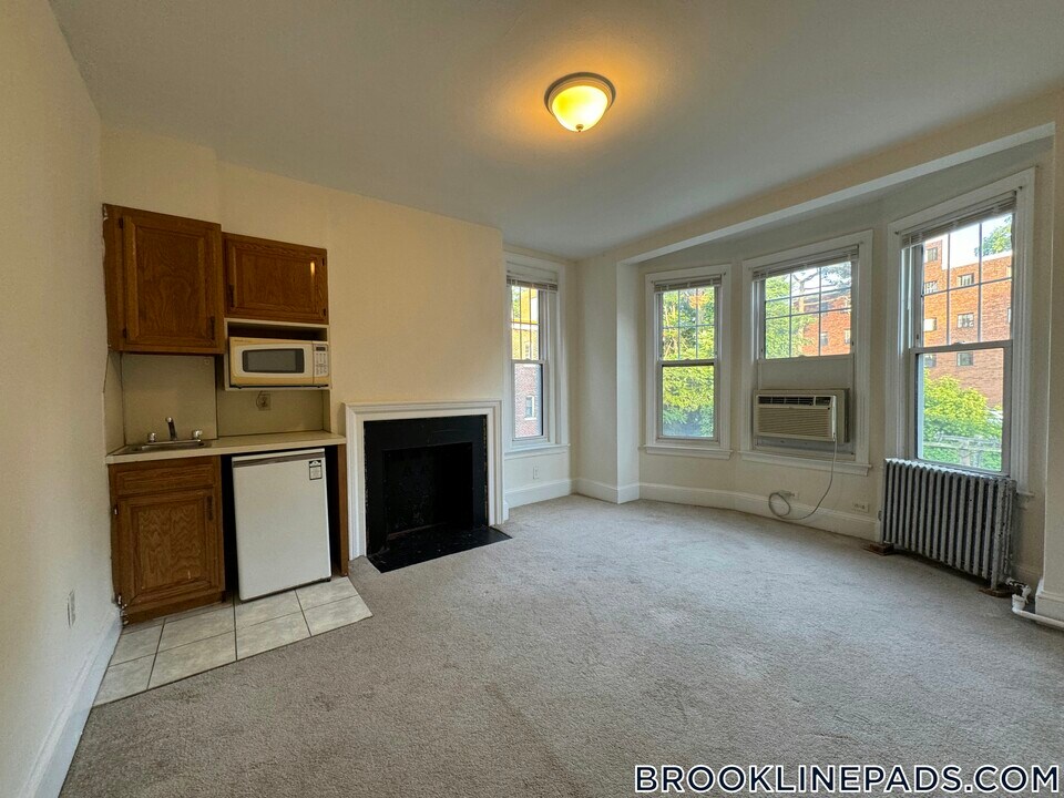 1223 Beacon St-Unit -308 in Brookline, MA - Foto de edificio