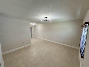 19252 NW 47th Pl in Miami Gardens, FL - Building Photo - Building Photo