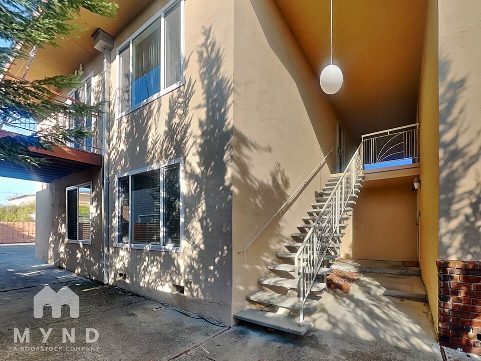 3757 39th Ave in Oakland, CA - Building Photo