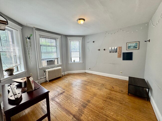 6 Sutherland Rd, Unit 3 in Boston, MA - Building Photo - Building Photo