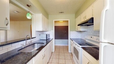 2401 Cornell Dr in College Station, TX - Building Photo - Building Photo