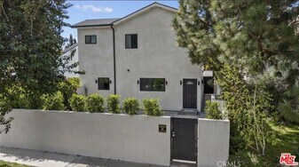 6245 McLaren Ave in Los Angeles, CA - Building Photo