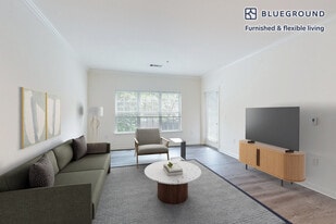 80 N Central Ave in Hempstead, NY - Building Photo