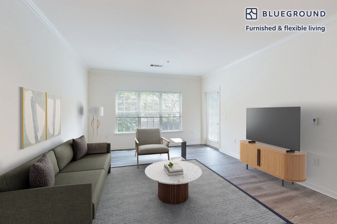 80 N Central Ave in Hempstead, NY - Building Photo