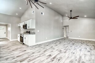 892 E Glenn St in Tucson, AZ - Building Photo