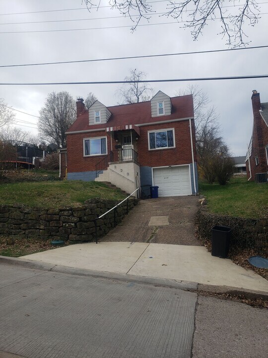 215 Cheston St in Pittsburgh, PA - Building Photo
