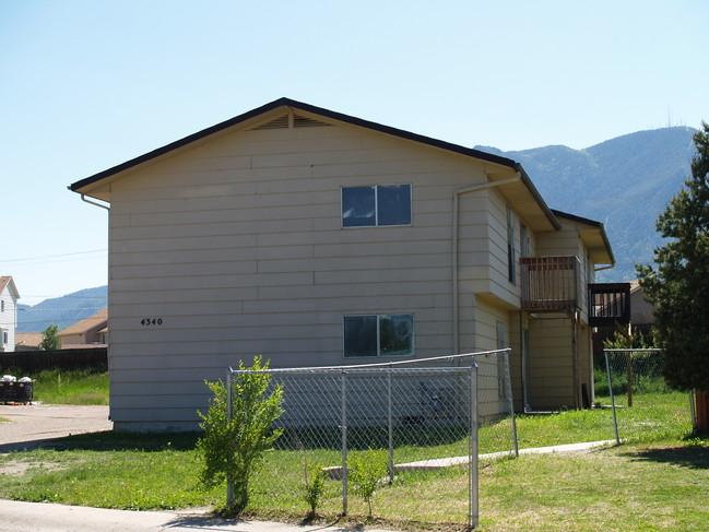 4340 Loomis Ave in Colorado Springs, CO - Foto de edificio - Building Photo