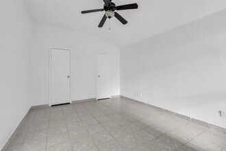 7227 Greenyard Dr in Houston, TX - Building Photo - Building Photo