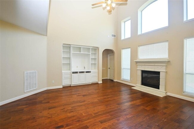 8707 Westbrook Forest Dr in Sugar Land, TX - Building Photo - Building Photo