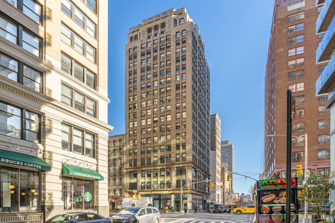 Park South Tower Apartments in New York, NY - Foto de edificio