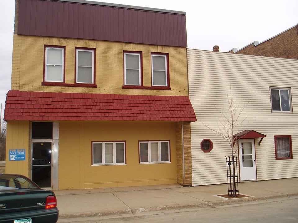 421 Roosevelt Ave in Coleraine, MN - Building Photo