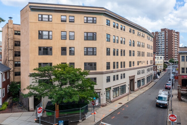 Longfellow Apartments in Cambridge, MA - Foto de edificio - Building Photo