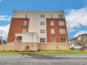 Hobbs Greene in Wheeling, WV - Foto de edificio - Building Photo