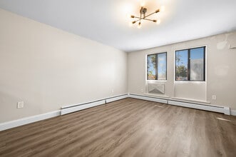 10 Henderson Dr, Unit 7 in East Hartford, CT - Foto de edificio - Building Photo