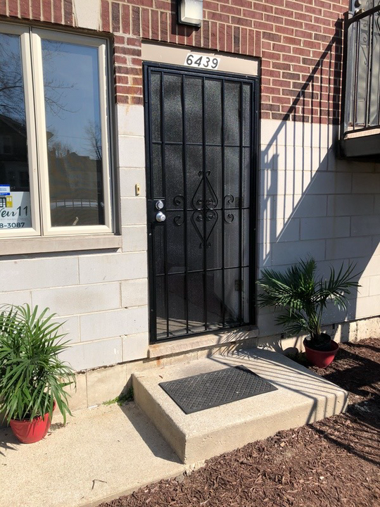 6439 S St Lawrence Ave in Chicago, IL - Building Photo