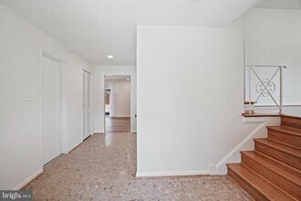 6607 Lone Oak Dr in Bethesda, MD - Building Photo - Building Photo