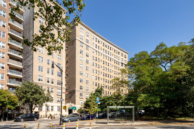 50 Plaza St E in Brooklyn, NY - Foto de edificio - Building Photo