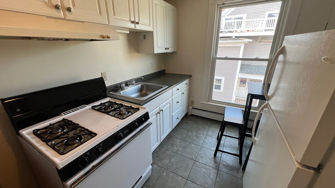 21-25 Pierce St. in Dover, NH - Building Photo