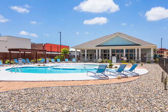 Devon Place in Edinburg, TX - Foto de edificio - Building Photo