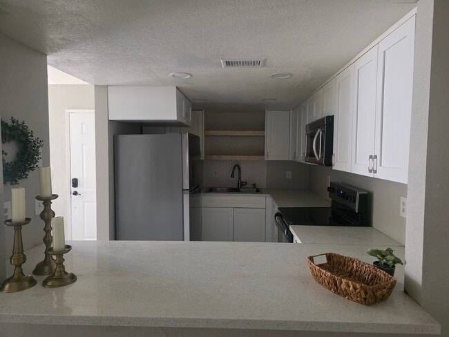 13865 Julian Dr in Desert Hot Springs, CA - Building Photo - Building Photo