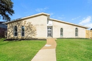 3149 Oak Hill Rd in Carrollton, TX - Building Photo