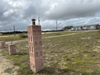 288 County Rd 341 in La Vernia, TX - Foto de edificio - Building Photo