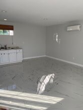 10310 Montgomery Ave in Granada Hills, CA - Foto de edificio - Building Photo