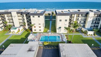 4570 Ocean Beach Blvd in Cocoa Beach, FL - Building Photo