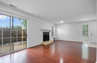 264 Ferdinand Cir in Virginia Beach, VA - Building Photo - Building Photo