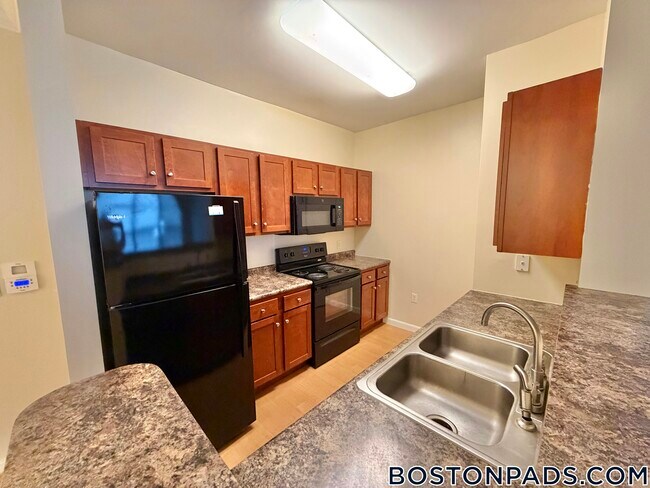311 Lowell St, Unit 1122 in Andover, MA - Building Photo - Building Photo