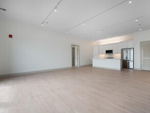 3202 N Racine Ave, Unit 402 in Chicago, IL - Foto de edificio - Building Photo