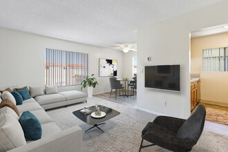 Malibu South Apartments in Chula Vista, CA - Building Photo - Building Photo