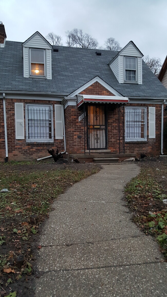 16616 Oakfield Ave Rentals in Detroit, MI
