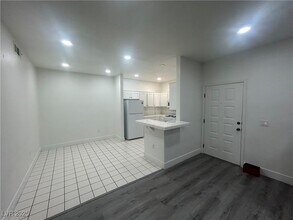 1830 N Buffalo Dr in Las Vegas, NV - Building Photo - Building Photo