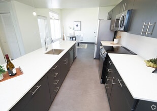 Monterey Place in Albuquerque, NM - Foto de edificio - Building Photo