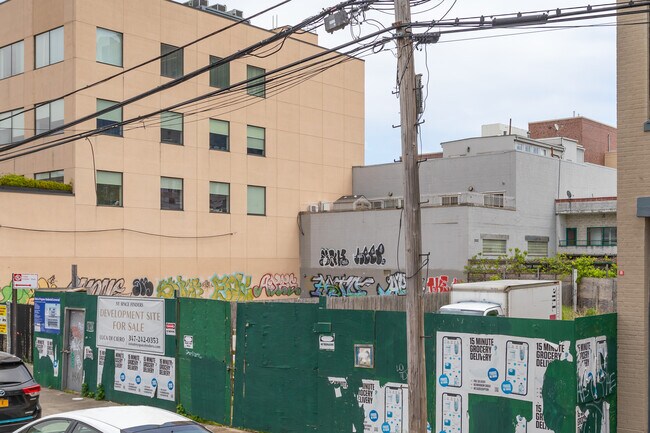 4021 27th St in Long Island City, NY - Building Photo - Building Photo