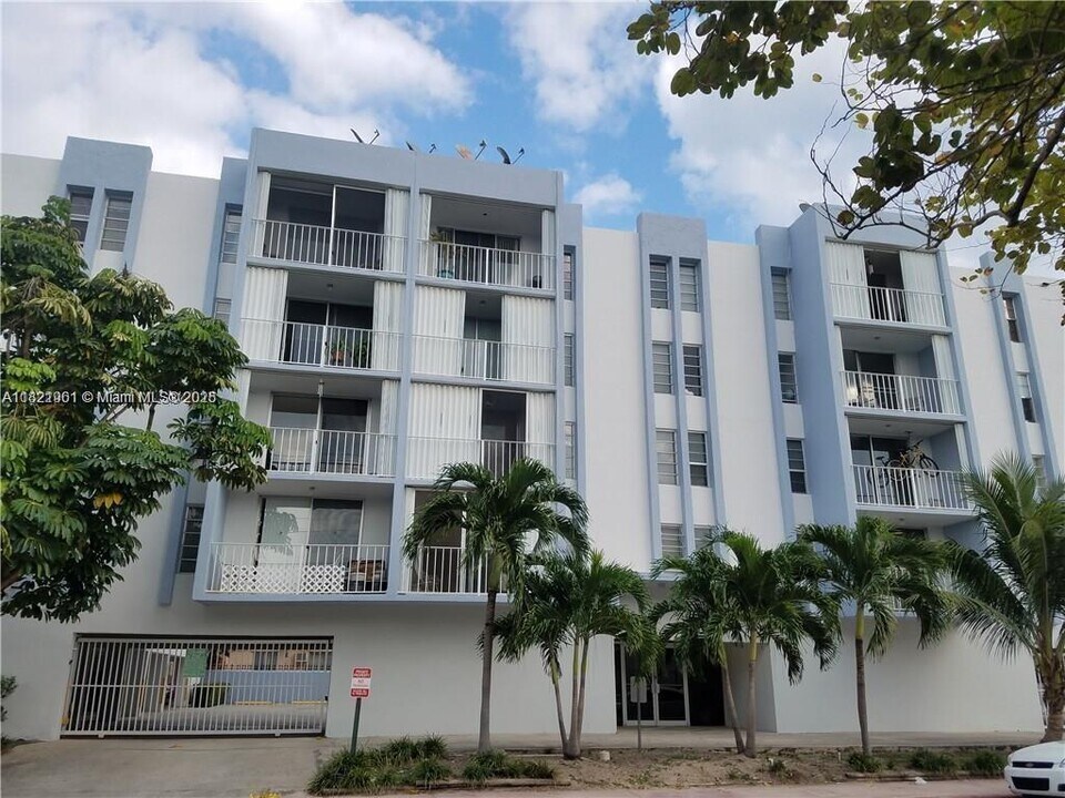 7705 Abbott Ave in Miami Beach, FL - Building Photo