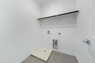 9920 Hennings St in Irving, TX - Building Photo - Building Photo